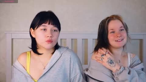 Kira and Evia online show from November 14, 2025, 8:24 am