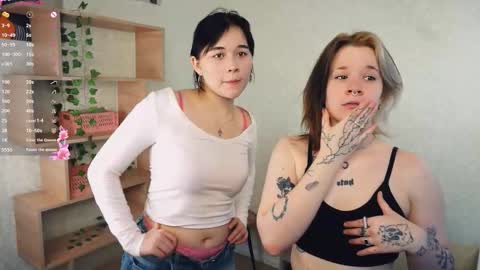 Kira and Evia online show from November 20, 2025, 7:52 am