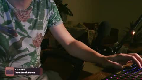 marnieccc online show from October 10, 2025, 7:24 pm