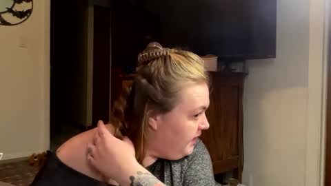 maroon_moon online show from February 13, 2025, 1:59 pm