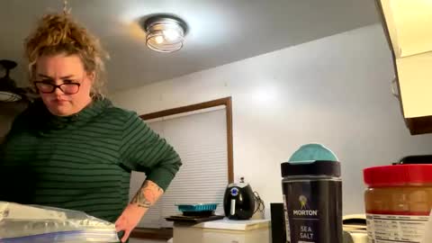 maroon_moon online show from February 21, 2025, 12:49 am