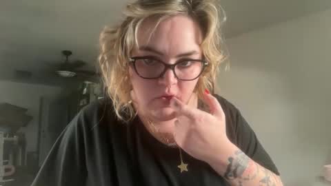 maroon_moon online show from September 20, 2025, 12:55 am