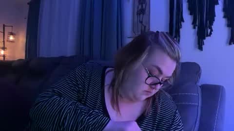 maroon_moon online show from November 20, 2025, 1:06 am