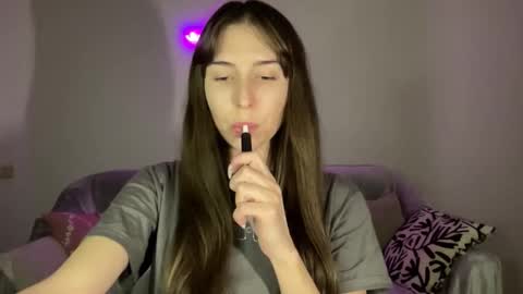 Snapshot of maroonaaa chatting on October 20, 2025, 12:05 pm Mary online show from October 20, 2025, 12:05 pm