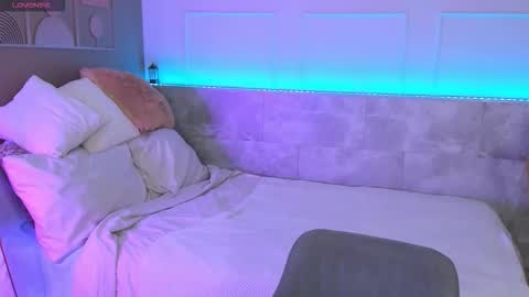 marquise_villaret online show from February 15, 2026, 6:32 am