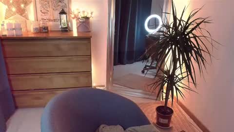 Maria  online broadcast from Tuesday to Suturday from 6 pm to 12 pm Germany time Sunday-Monday offline online show from March 11, 2025, 9:26 pm