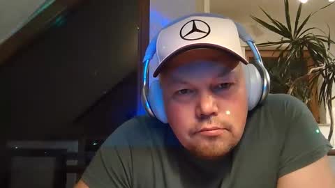 mars0481 online show from November 28, 2025, 9:06 pm