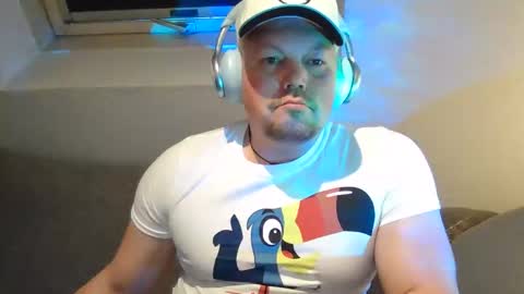 mars0481 online show from December 5, 2025, 1:42 pm