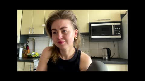 Snapshot of martaluna_ chatting on April 29, 2026, 8:18 am Marta online show from April 29, 2026, 8:18 am