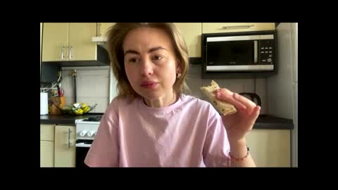 Snapshot of martaluna_ chatting on April 30, 2026, 9:15 am Marta online show from April 30, 2026, 9:15 am
