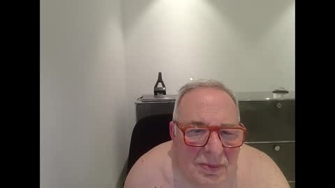 Snapshot of martin_1947 chatting on December 22, 2024, 9:53 pm martin_1947 online show from December 22, 2024, 9:53 pm