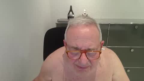 Snapshot of martin_1947 chatting on October 18, 2025, 10:21 pm martin_1947 online show from October 18, 2025, 10:21 pm