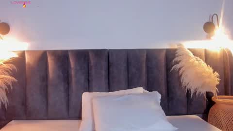 Laura online show from October 22, 2025, 3:18 am