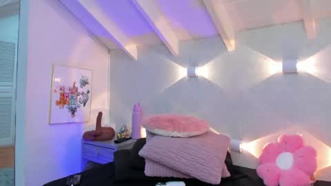martina mIIler online show from June 4, 2026, 12:33 pm