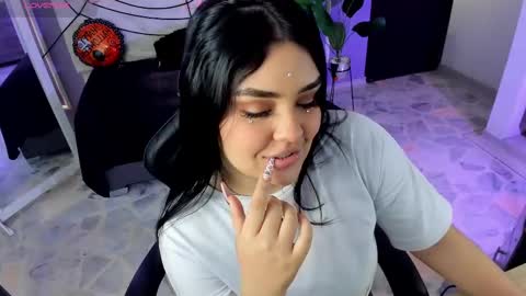 Martina  online show from October 8, 2025, 8:39 pm