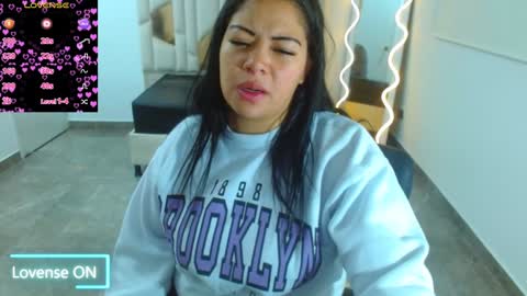 Snapshot of martina_tay chatting on February 4, 2025, 12:51 am Hey im martina online show from February 4, 2025, 12:51 am