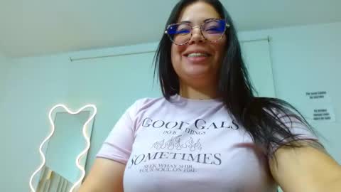 Snapshot of martina_tay chatting on March 9, 2025, 6:17 am Hey im martina online show from March 9, 2025, 6:17 am