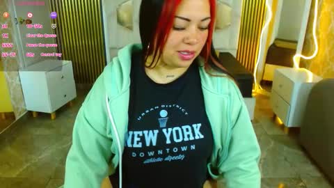 Snapshot of martina_tay chatting on October 1, 2025, 3:12 am Hey im martina online show from October 1, 2025, 3:12 am