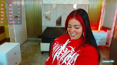 Snapshot of martina_tay chatting on October 16, 2025, 3:29 am Hey im martina online show from October 16, 2025, 3:29 am