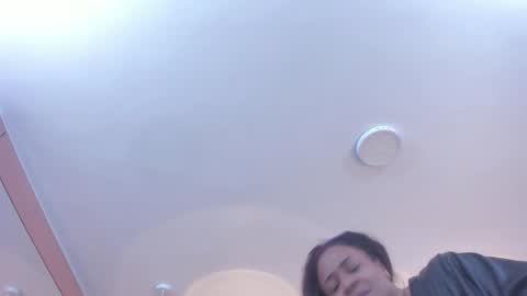 martina touss  online show from December 21, 2025, 1:24 am