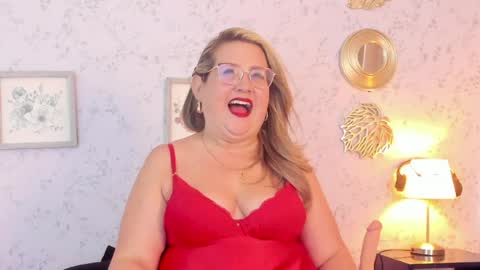 Snapshot of martinacurvy_ chatting on April 2, 2026, 11:41 am Martina Caicedo online show from April 2, 2026, 11:41 am