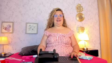 Snapshot of martinacurvy_ chatting on April 17, 2026, 11:13 am Martina Caicedo online show from April 17, 2026, 11:13 am