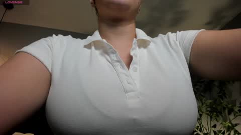 Snapshot of martinnabonnet chatting on December 2, 2024, 10:39 am Martinna Bonnet online show from December 2, 2024, 10:39 am