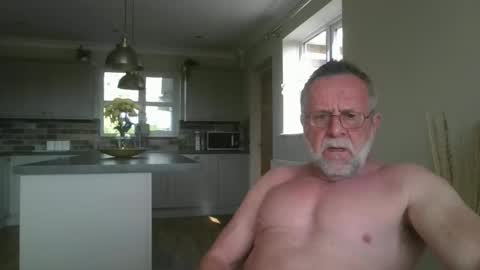 martinrgbxxxx online show from April 26, 2026, 9:40 am