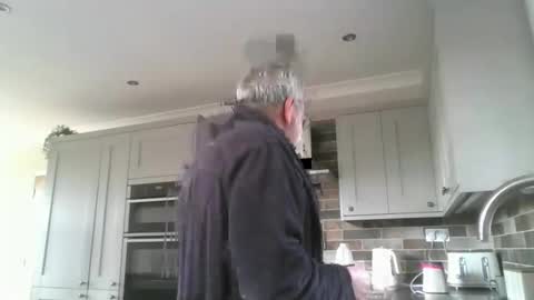 martinrgbxxxx online show from May 12, 2026, 8:22 am