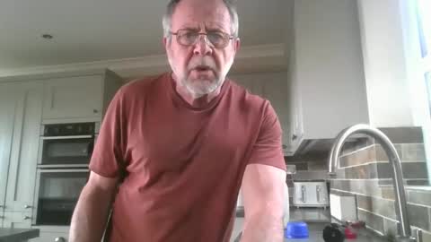 martinrgbxxxx online show from May 13, 2026, 8:23 am