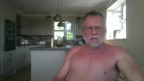 martinrgbxxxx online show from May 23, 2026, 8:40 am