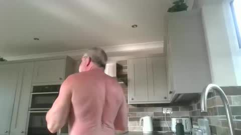 martinrgbxxxx online show from May 27, 2026, 7:05 am