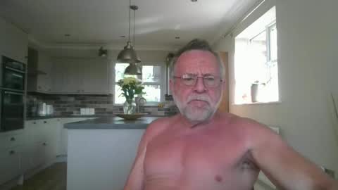 martinrgbxxxx online show from May 30, 2026, 8:00 am