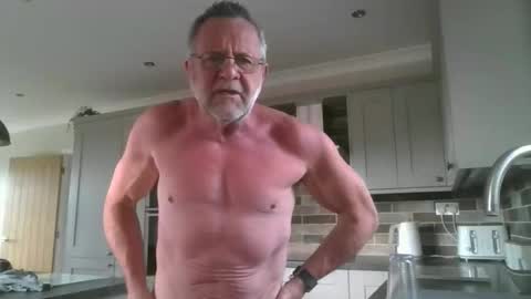martinrgbxxxx online show from June 1, 2026, 7:32 am