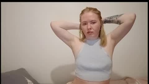 mary318875 online show from April 4, 2026, 7:11 pm