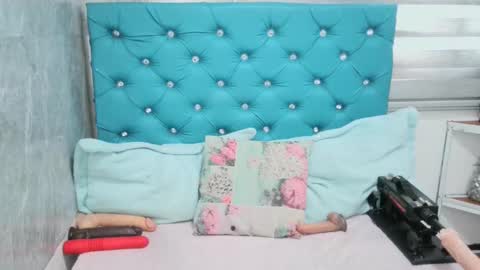  Mary Moon  online show from February 10, 2025, 5:30 pm