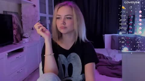 Snapshot of mary_romance chatting on September 18, 2025, 8:33 pm Mary online show from September 18, 2025, 8:33 pm