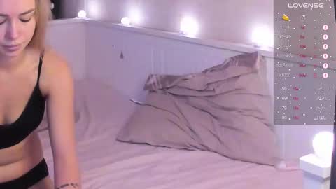 Mary online show from December 2, 2025, 11:48 am