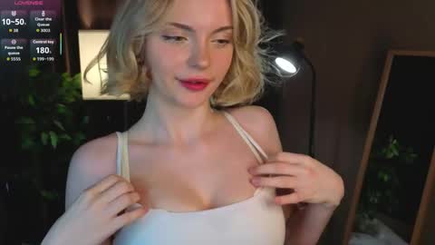 Snapshot of marycalder chatting on April 7, 2026, 1:06 am Mary online show from April 7, 2026, 1:06 am