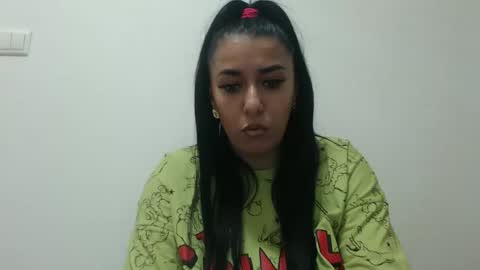 maryem online show from October 19, 2025, 2:07 pm