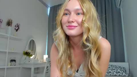 Hannah 3 online show from September 19, 2025, 10:49 am
