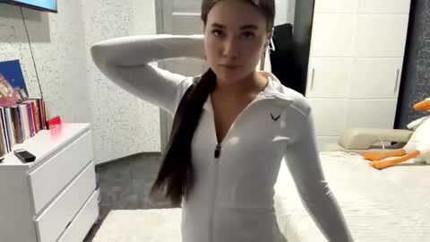 Lola online show from March 5, 2026, 4:03 pm