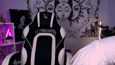 Snapshot of marylanee chatting on September 26, 2025, 3:43 am Mary online show from September 26, 2025, 3:43 am