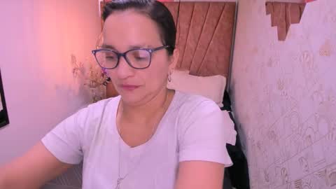 Marylin online show from October 1, 2025, 7:53 pm