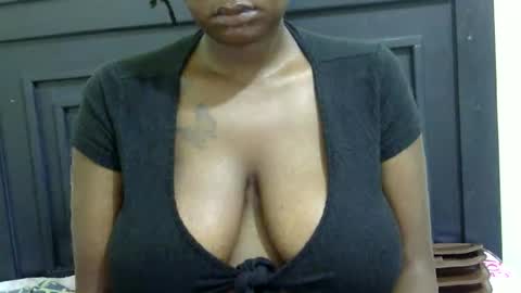 marylov23 online show from November 18, 2025, 3:01 am