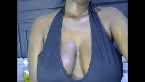 marylov23 online show from November 25, 2025, 5:02 pm