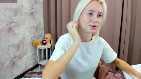 Snapshot of maryy_senn chatting on October 15, 2025, 2:55 am Luucy UTC1 Mon Tue Wed Thu Fri 0500-1130 online show from October 15, 2025, 2:55 am