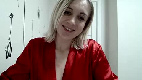 Snapshot of maryyemm chatting on December 8, 2024, 7:43 pm maryyemm online show from December 8, 2024, 7:43 pm