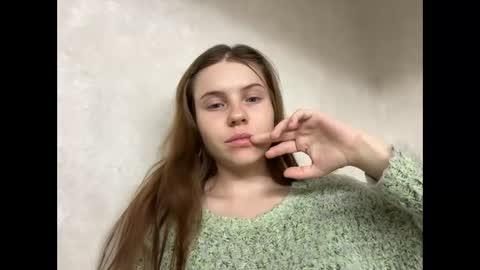 MaryYourr online show from November 14, 2025, 8:29 pm