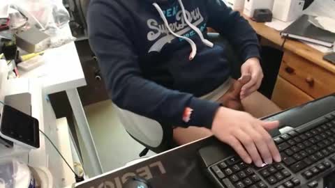 Snapshot of marzhello chatting on December 3, 2025, 11:41 am marzhello online show from December 3, 2025, 11:41 am